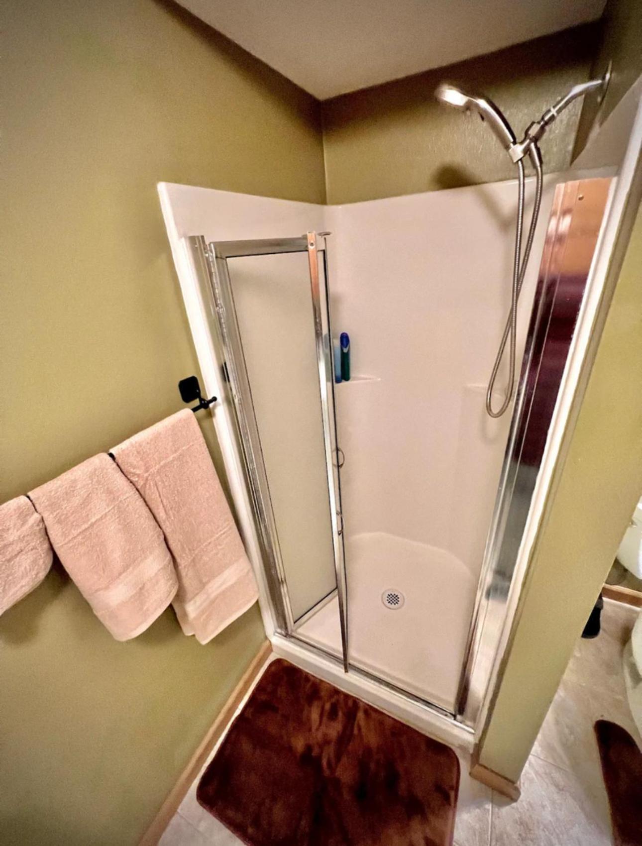 Private Level Of The House With Spa Gresham Bagian luar foto